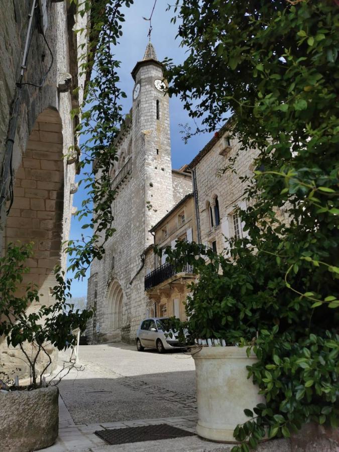 Maison De Charme Spacieuse, Terrasse Et Vue Sur La Place Monflanquin Exterior photo